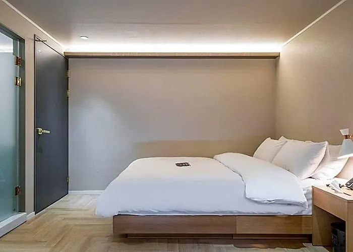 Number 25 Hongdae Shinchon Hotel