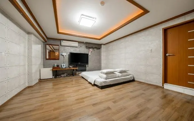 Number 25 Hongdae Shinchon Hotel